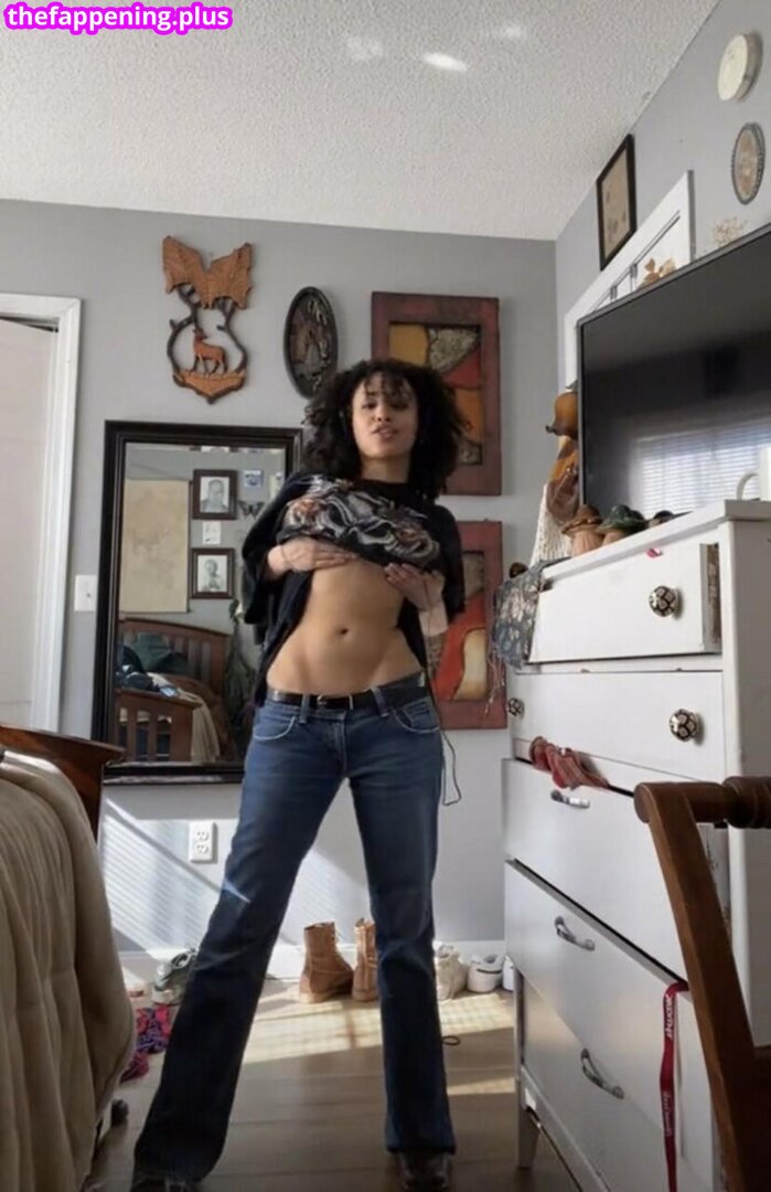 Aaliyeezy/ leaked private photo uncensored HD quality