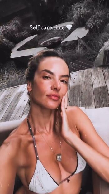 Alessandra ambrosio  page leaked private photo uncensored HD quality