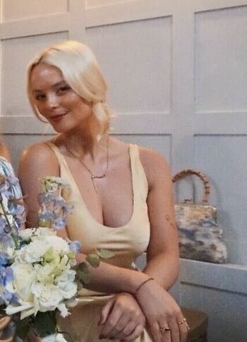 Amelia eve gibson page leaked private photo uncensored HD quality