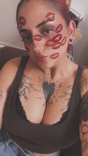 Anaailedepoulet leaked private photo uncensored HD quality