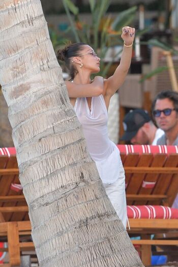 Bella hadid  page leaked private photo uncensored HD quality
