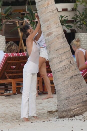 Bella hadid  page leaked private photo uncensored HD quality