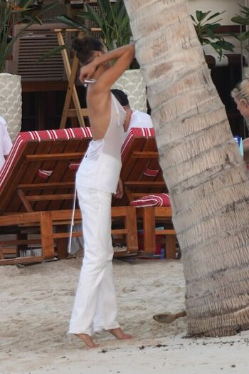 Bella hadid  page leaked private photo uncensored HD quality