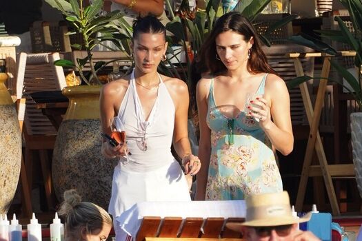 Bella hadid  page leaked private photo uncensored HD quality