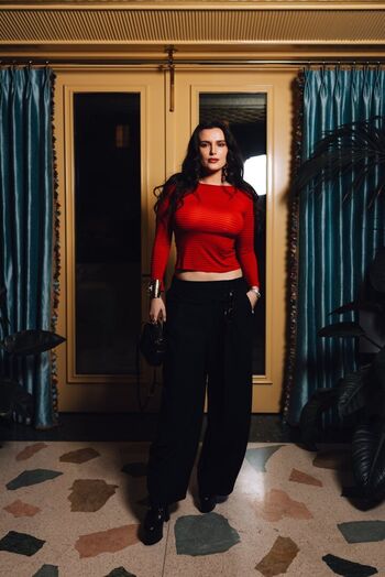 Bella thorne  page leaked private photo uncensored HD quality