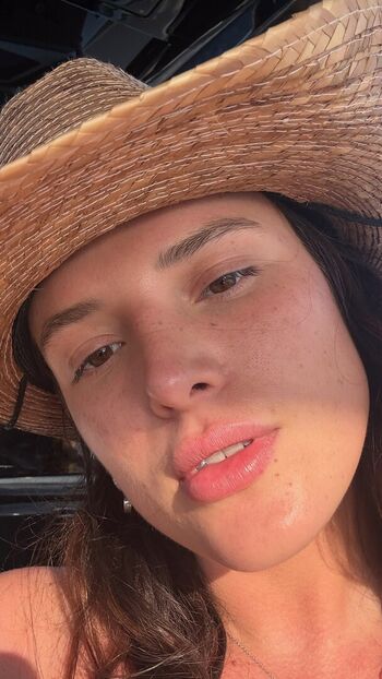 Bella thorne  page leaked private photo uncensored HD quality