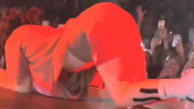 Billie eilish  page leaked private photo uncensored HD quality