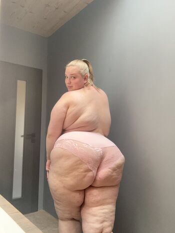 Bootyass girl leaked private photo uncensored HD quality