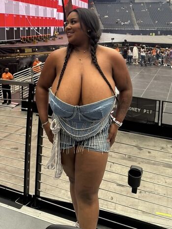 Brefluenced leaked private photo uncensored HD quality