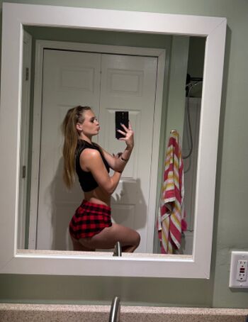 Carlybora leaked private photo uncensored HD quality