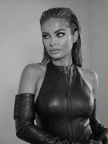 Carmen electra  page leaked private photo uncensored HD quality