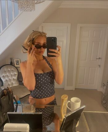Carolinemarie leaked private photo uncensored HD quality