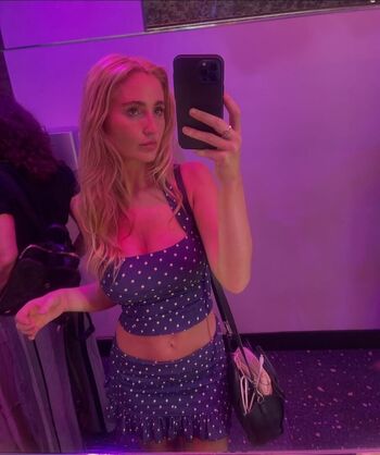Carolinemarie leaked private photo uncensored HD quality