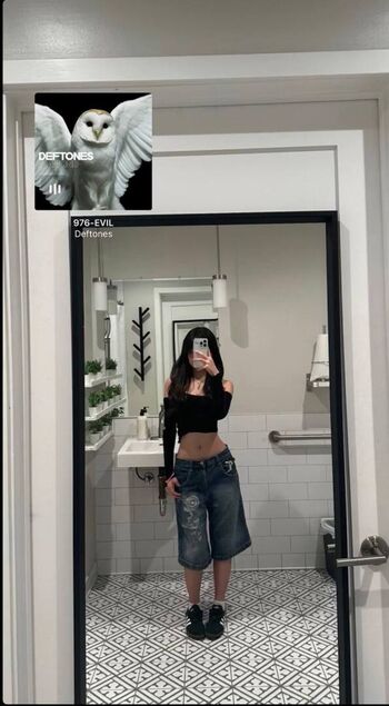 Cinnymun leaked private photo uncensored HD quality