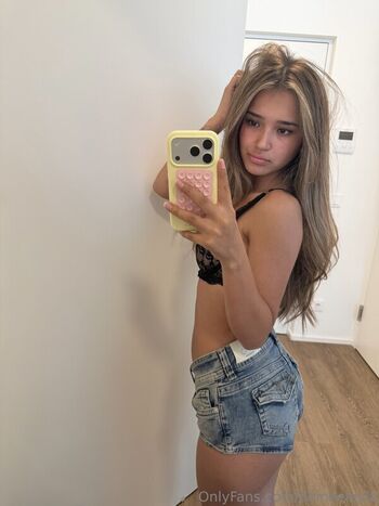 Deineeleyla  page leaked private photo uncensored HD quality