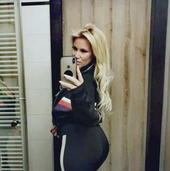 Domace matorke milf ex yu  page leaked private photo uncensored HD quality