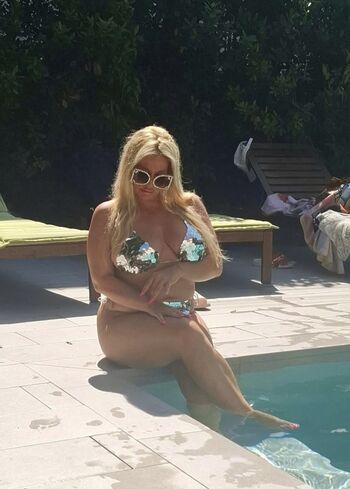 Domace matorke milf ex yu  page leaked private photo uncensored HD quality