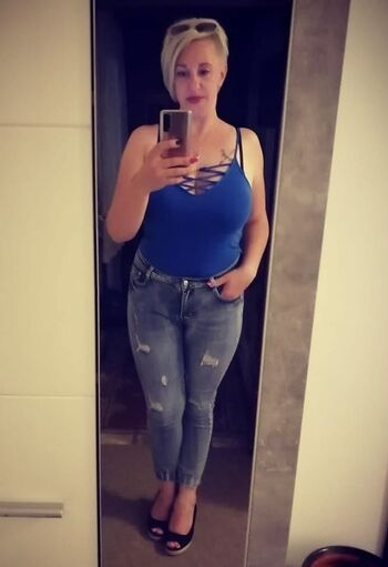 Domace matorke milf ex yu  page leaked private photo uncensored HD quality