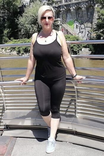 Domace matorke milf ex yu  page leaked private photo uncensored HD quality