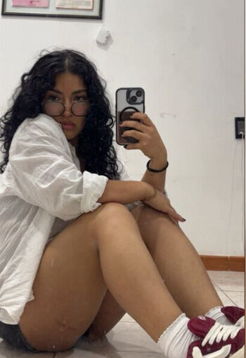 Domlinna leaked private photo uncensored HD quality
