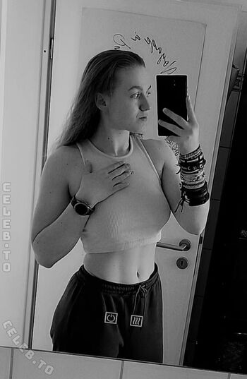 Einfachnurchristiinaa leaked private photo uncensored HD quality