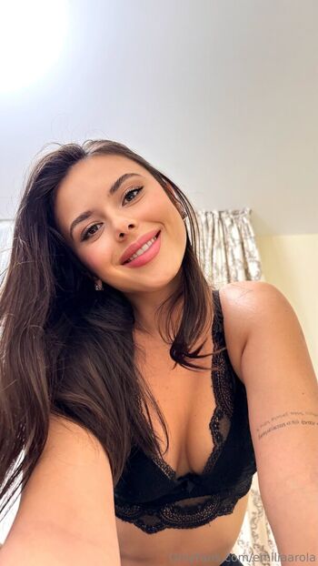Emiliaarola leaked private photo uncensored HD quality