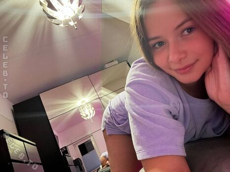 Emiliy dreams  page leaked private photo uncensored HD quality