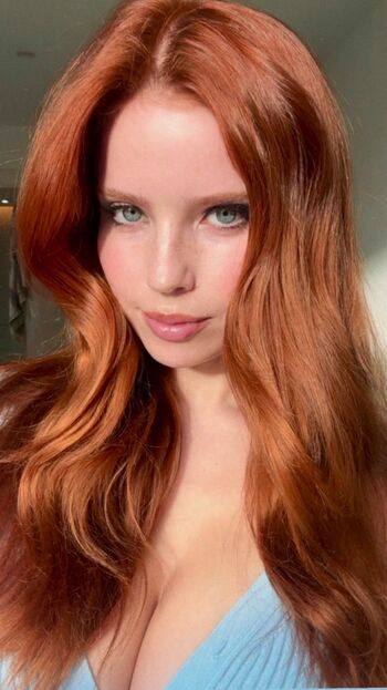 Emily deyt aysage  page leaked private photo uncensored HD quality