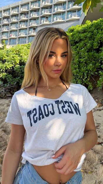 Emily elizabeth  page leaked private photo uncensored HD quality