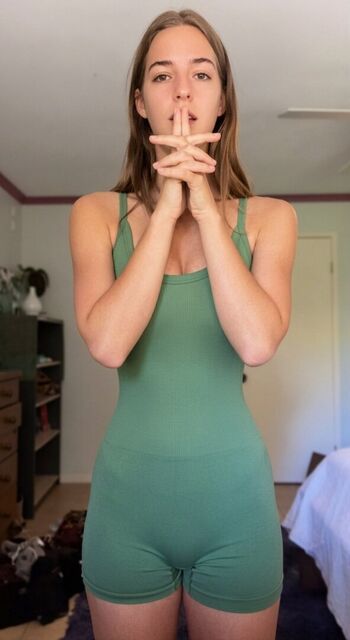 Emily feld  page leaked private photo uncensored HD quality