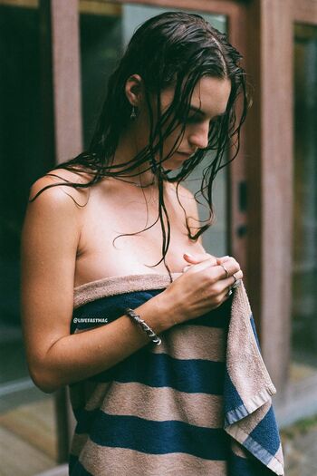 Emily feld  page leaked private photo uncensored HD quality