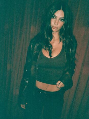 Emily ratajkowski  page leaked private photo uncensored HD quality