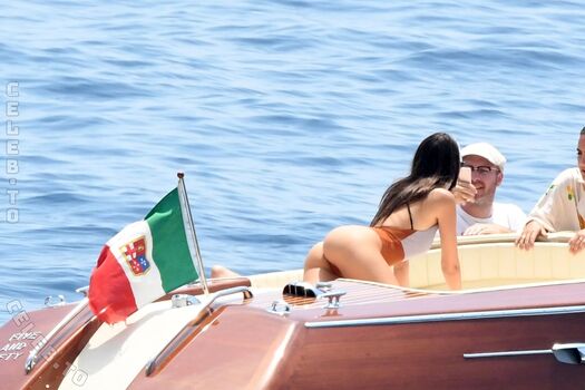 Emily ratajkowski  page leaked private photo uncensored HD quality