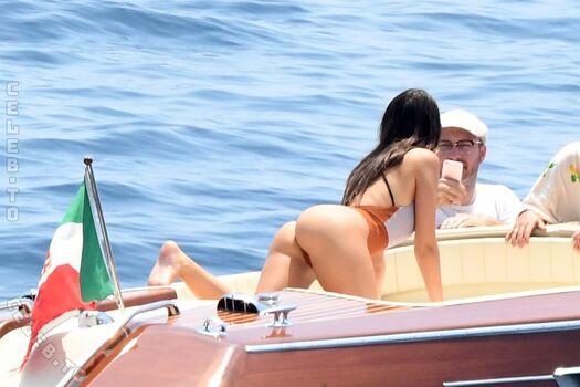 Emily ratajkowski  page leaked private photo uncensored HD quality