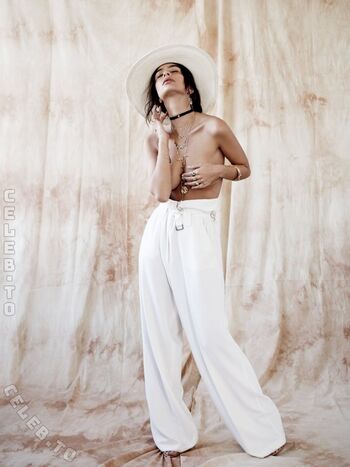 Emily ratajkowski  page leaked private photo uncensored HD quality