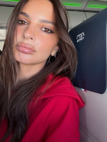 Emily ratajkowski  page leaked private photo uncensored HD quality