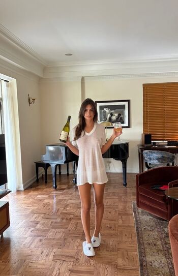 Emily ratajkowski  page leaked private photo uncensored HD quality