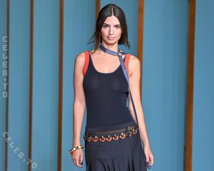 Emily ratajkowski  page leaked private photo uncensored HD quality
