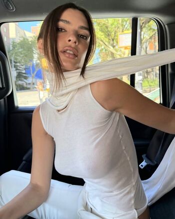 Emily ratajkowski  page leaked private photo uncensored HD quality