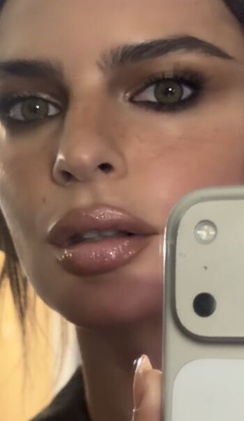 Emily ratajkowski leaked private photo uncensored HD quality