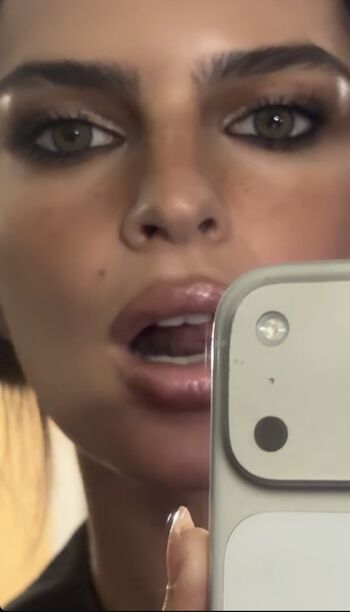 Emily ratajkowski leaked private photo uncensored HD quality