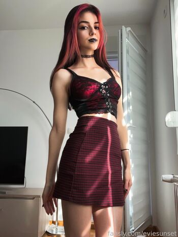 Eviesunset leaked private photo uncensored HD quality