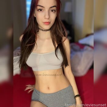 Eviesunset leaked private photo uncensored HD quality