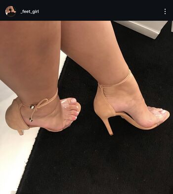 Feet girl leaked private photo uncensored HD quality