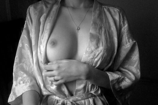Frenchkissthepvssy leaked private photo uncensored HD quality