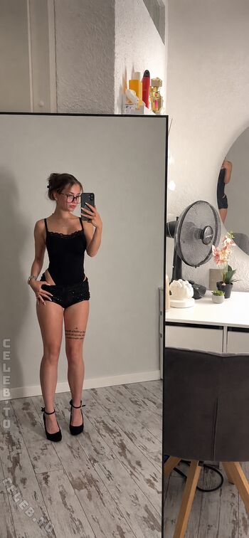 Hannahluisienne leaked private photo uncensored HD quality