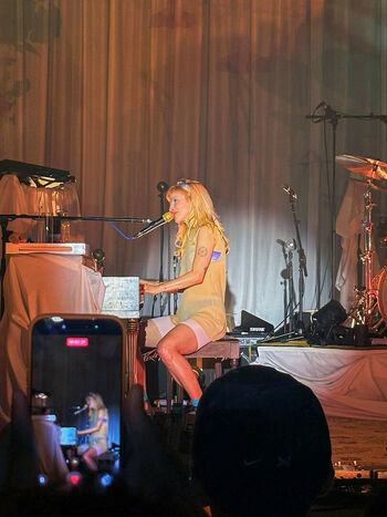 Hayley williams page leaked private photo uncensored HD quality