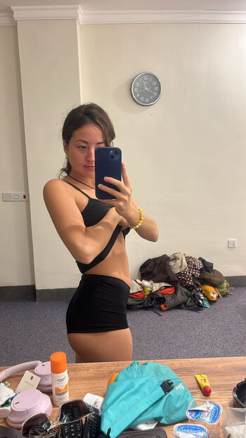 Hitchhikercourtney leaked private photo uncensored HD quality