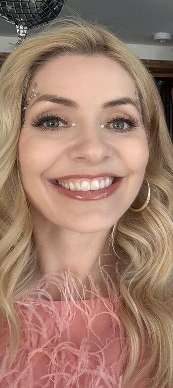 Holly willoughby page leaked private photo uncensored HD quality