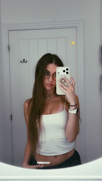 Hollyh leaked private photo uncensored HD quality